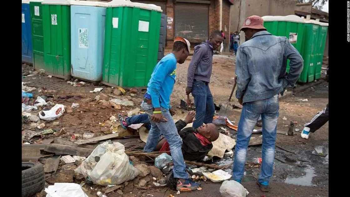 Xenophobia: Over 1000 protesters take to the streets in S'Africa (LIVE UPDATES) Xenophobia: Over 1000 protesters take to the streets in S'Africa (LIVE UPDATES)