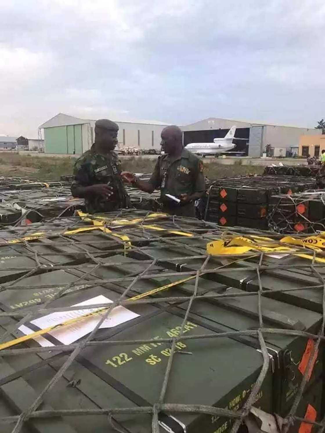 Shekaru hudu yana damfarar mutane kan cewa shi manjo ne a soja, yanzu yazo hannu Shekaru hudu yana damfarar mutane kan cewa shi manjo ne a soja, yanzu yazo hannu