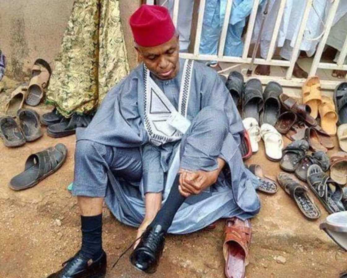 El-Rufai compares shoes to examine level of poverty in North east (Photo) El-Rufai compares shoes to examine level of poverty in North east (Photo)