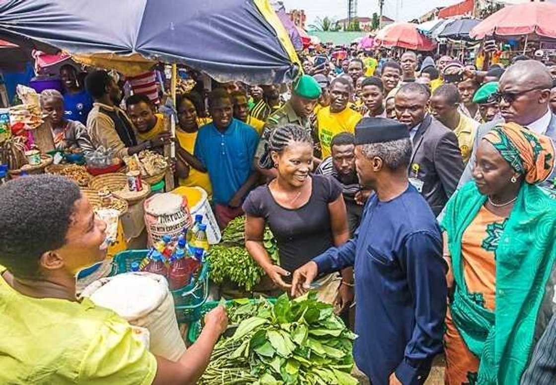 Hotunan ziyarar Osinbajo a kasuwar Utako dake Abuja