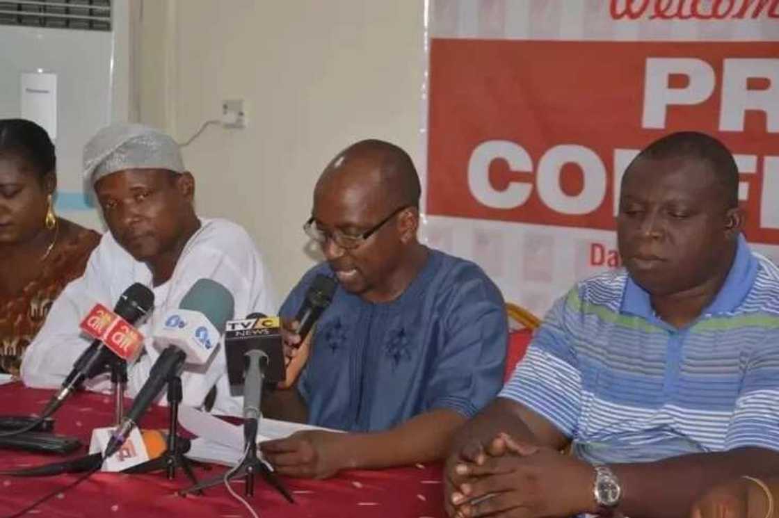 Wani masanin al'ummuran matasa ya sake janyo hankalin Buhari kan batun Peace Corps Wani masanin al'ummuran matasa ya sake janyo hankalin Buhari kan batun Peace Corps