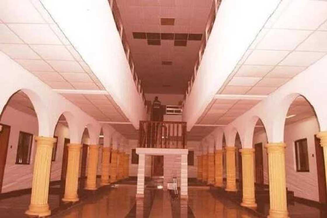 Checkout pictures from the 400-room mansion built by Orji Uzor Kalu Checkout pictures from the 400-room mansion built by Orji Uzor Kalu