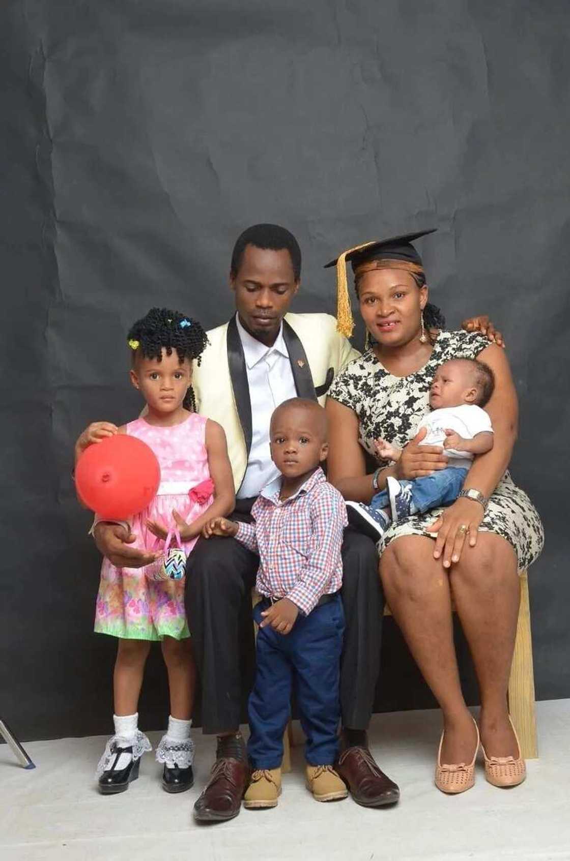 Meet mother of 3 who graduate with a first class in Electrical/Electronics Engineering Meet mother of 3 who graduate with a first class in Electrical/Electronics Engineering