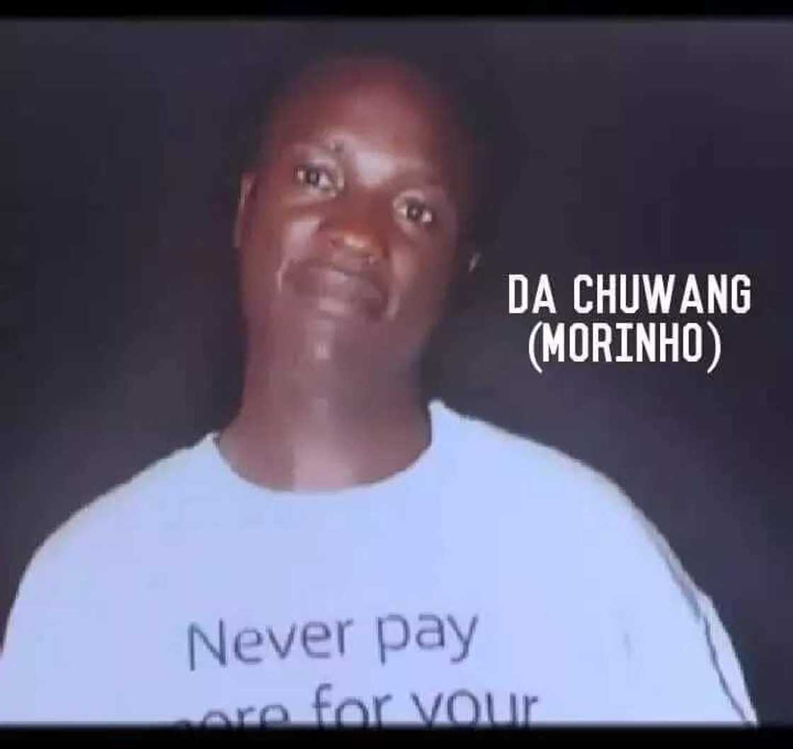 Hotunan 'yan kabilar Berom da su ka kashe janar Idris Alkali Hotunan 'yan kabilar Berom da su ka kashe janar Idris Alkali