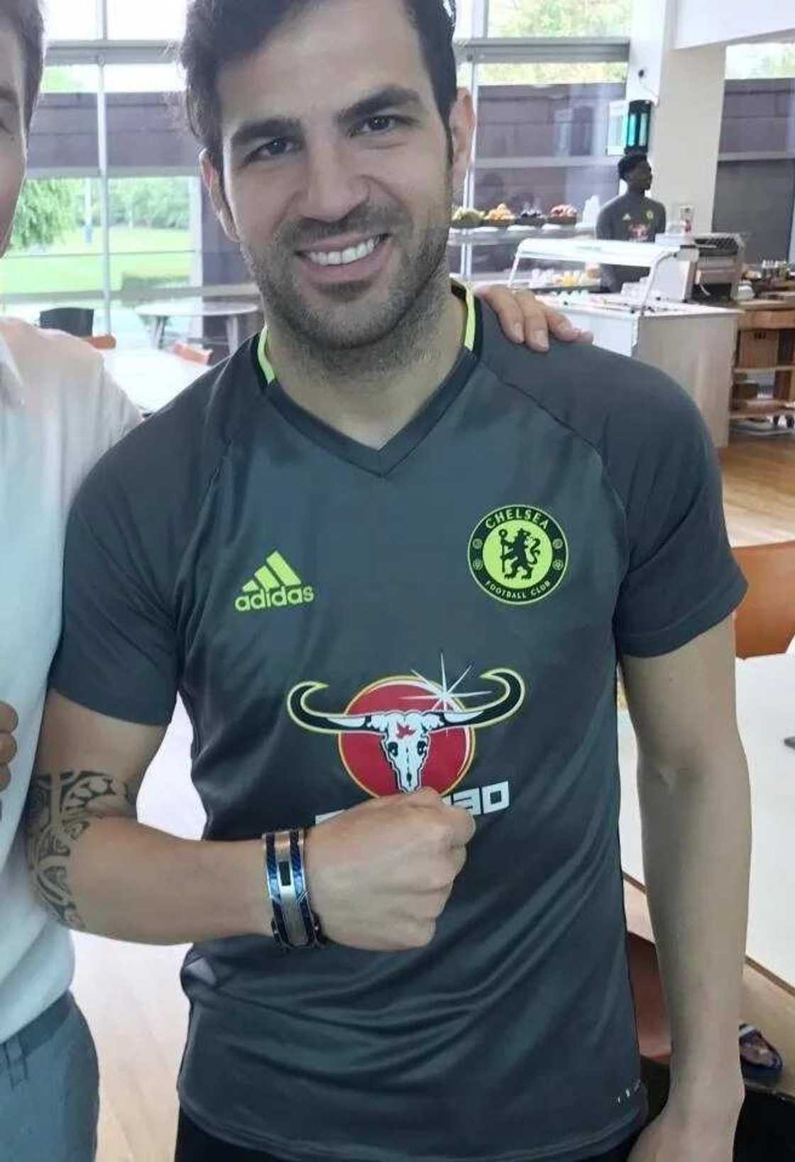 David Luiz splashes out over N409 on luxury wrist bracelets David Luiz splashes out over N409 on luxury wrist bracelets