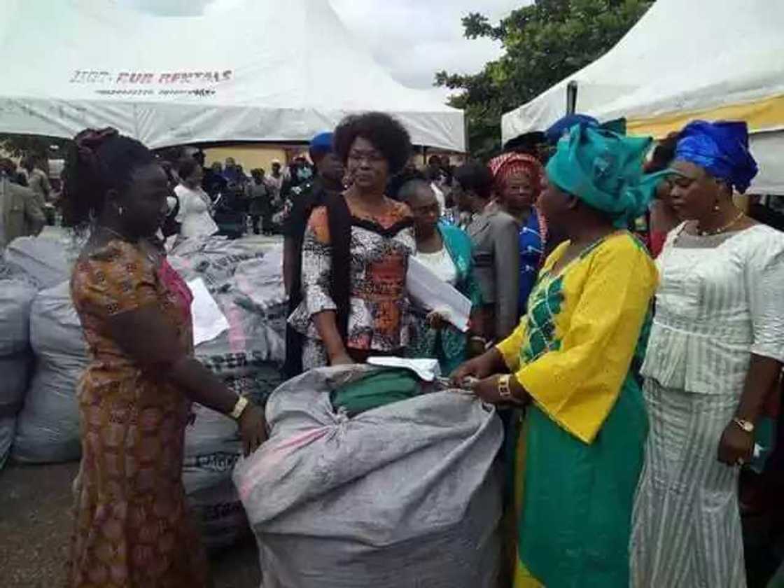 Matar Gwamna Fayosen tayi kyan kai Matar Gwamna Fayosen tayi kyan kai