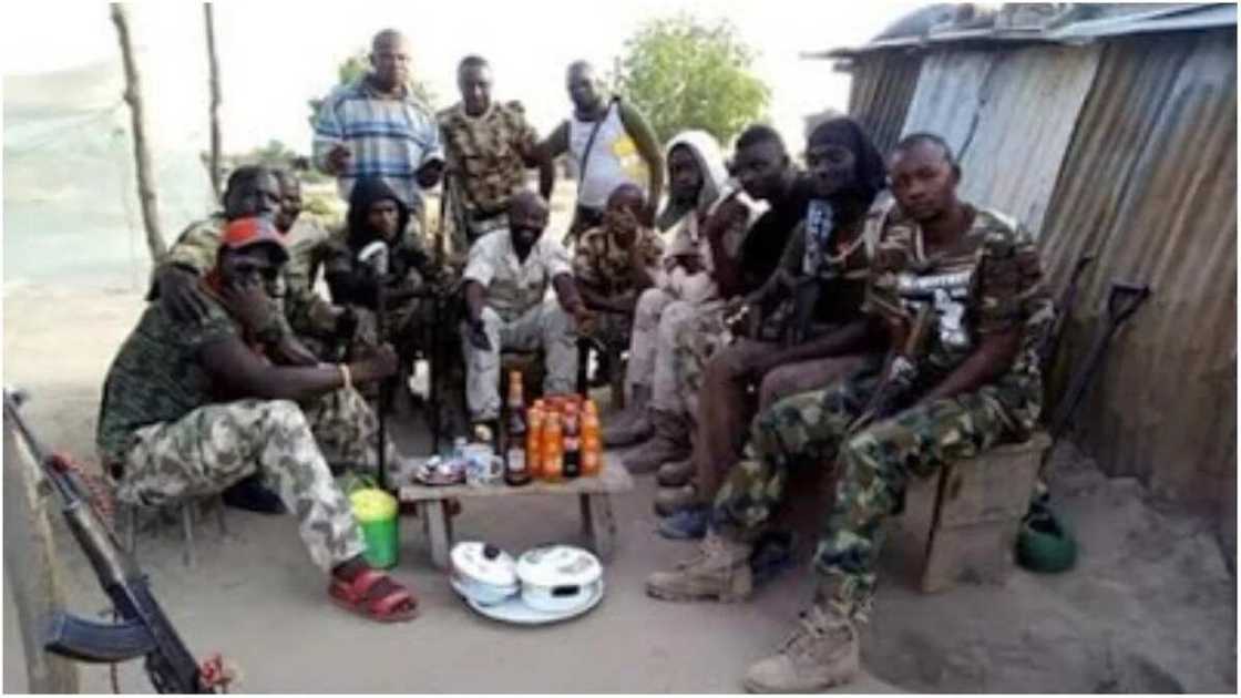 Hotuna: Sojan Najeriya ya yi bikin murnar cika shekaru hudu a raye yana yaki da Boko Haram a jihar Borno Hotuna: Sojan Najeriya ya yi bikin murnar cika shekaru hudu a raye yana yaki da Boko Haram a jihar Borno