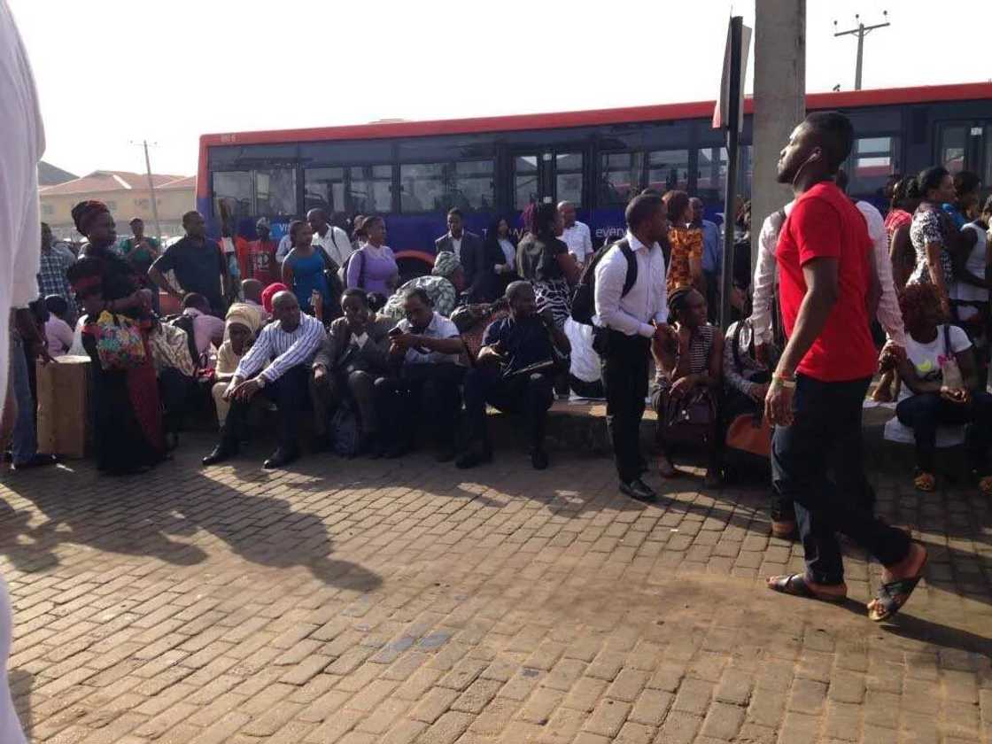 (Photos) Lagosians Wait Long Hours For BRT Bus