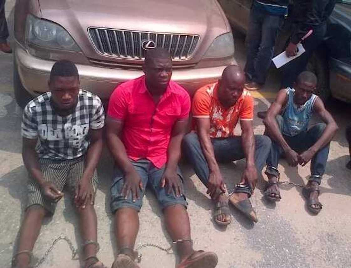 Police Parade Ikorodu Bank Robbers (PHOTOS) Police Parade Ikorodu Bank Robbers (PHOTOS)
