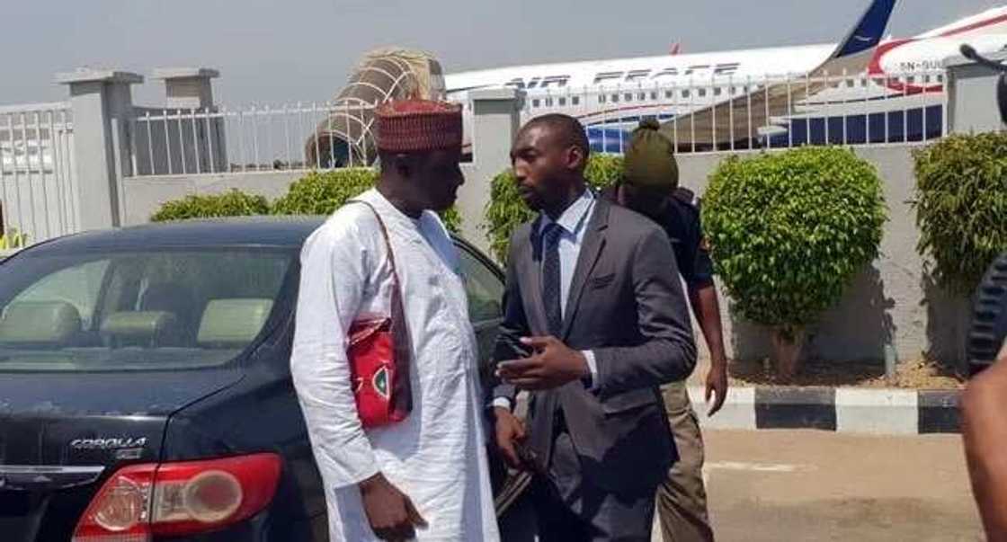 Bidiyon Ganduje: Jafar Jafar ya isa majalisar dokokin jihar Kano, hoto Bidiyon Ganduje: Jafar Jafar ya isa majalisar dokokin jihar Kano, hoto