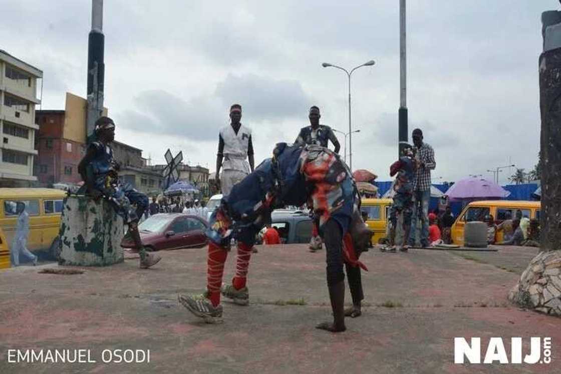 Meet 29-year-old Abu Sefua, the leader of a Hausa performing group that entertains people in Lagos (photos) Meet 29-year-old Abu Sefua, the leader of a Hausa performing group that entertains people in Lagos (photos)