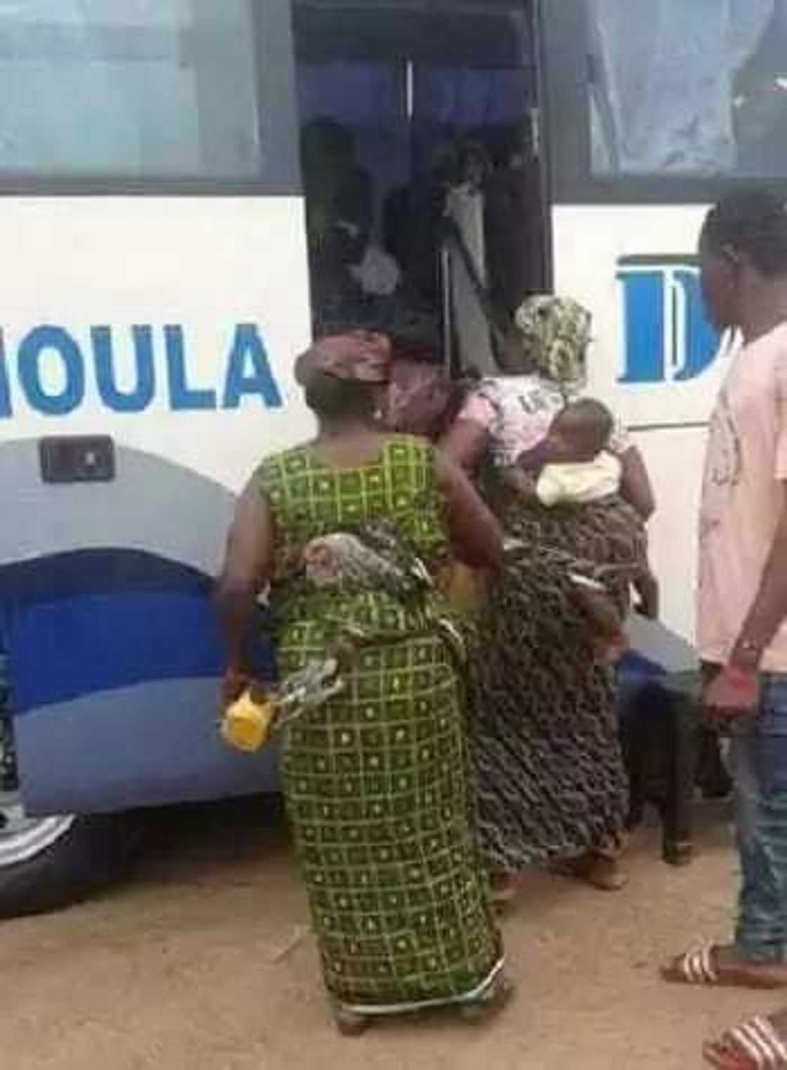 Wata mace mai goyon ‘kaza’ (Hotuna) Wata mace mai goyon ‘kaza’ (Hotuna)