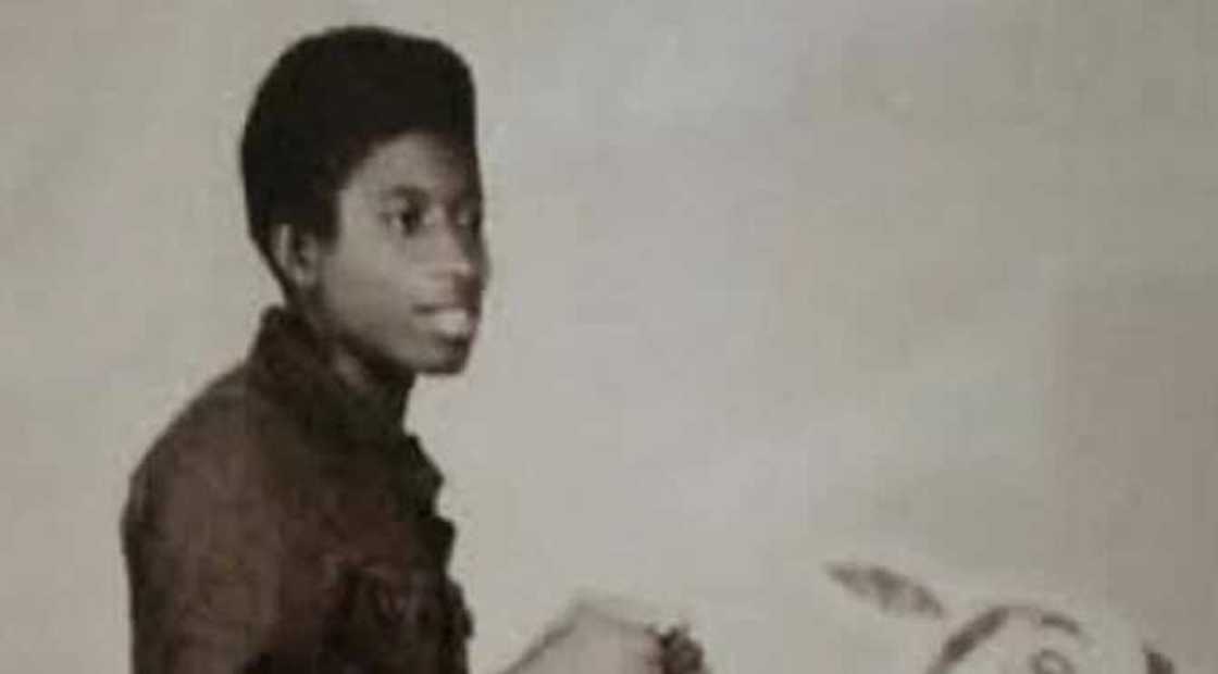 Abin ya qular da Jonathan: Anqi sayen Littafinsa, amma ana ta karantawa a wayoyi Abin ya qular da Jonathan: Anqi sayen Littafinsa, amma ana ta karantawa a wayoyi