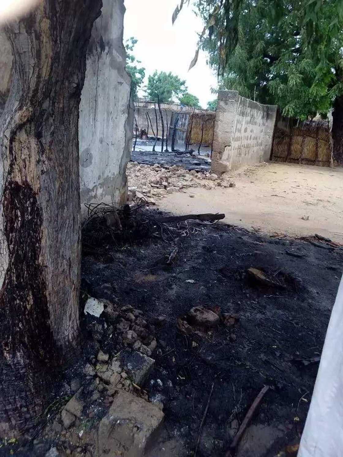 Yadda Boko Haram ta afka ma ƙauyukan Wanori da Amarwa (Hotuna) Yadda Boko Haram ta afka ma ƙauyukan Wanori da Amarwa (Hotuna)