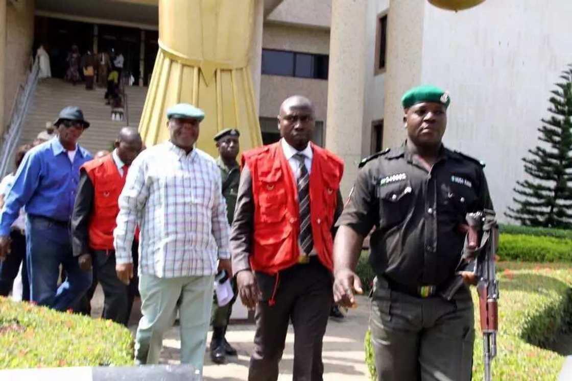JUST IN: EFCC Finally Docks Raymond Dokpesi (PHOTOS) JUST IN: EFCC Finally Docks Raymond Dokpesi (PHOTOS)