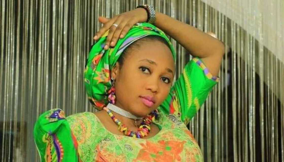 Dandalin Kannywood: Dalilin da yasa nayi ma Umma Shehu Tambaya akan addini - Aminu Momo Dandalin Kannywood: Dalilin da yasa nayi ma Umma Shehu Tambaya akan addini - Aminu Momo