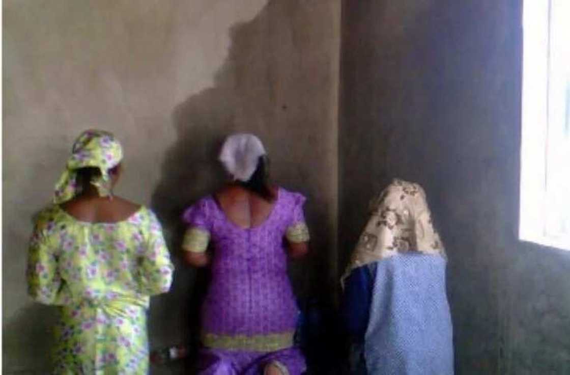 Residents of the area have been seen going in and out of the building to before the image. Photo credit: Vanguard Residents of the area have been seen going in and out of the building to before the image. Photo credit: Vanguard