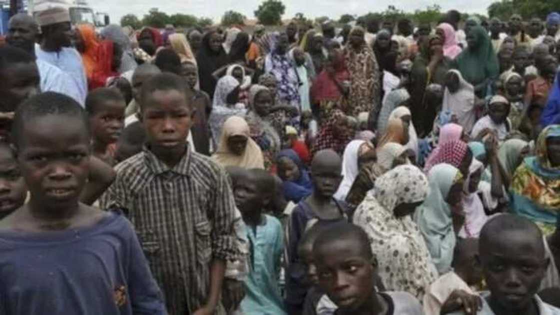 Kungiyar Bakandamiya na kwace wayoyin salula a hannun 'yan mata Kungiyar Bakandamiya na kwace wayoyin salula a hannun 'yan mata