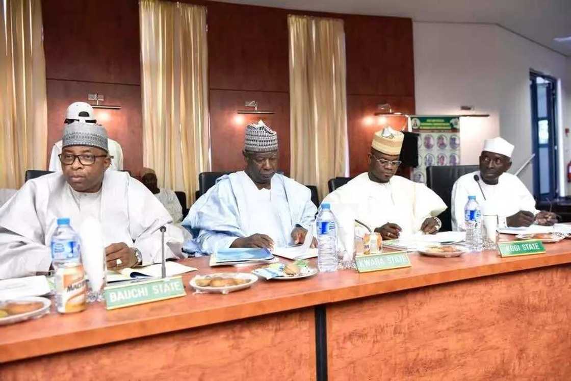 Labari cikin Hotuna: Gwamnonin Arewa yayin da suke gudanar da taro kan tashe tashen hankula da ya addabi yankin Labari cikin Hotuna: Gwamnonin Arewa yayin da suke gudanar da taro kan tashe tashen hankula da ya addabi yankin