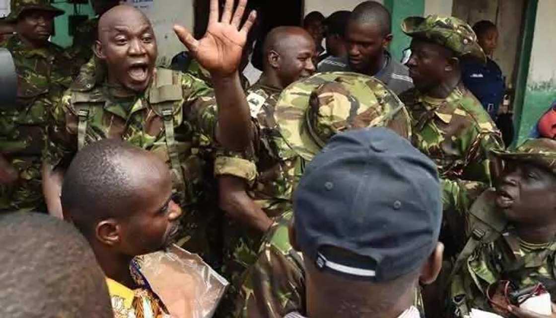 Yanzu Yanzu: Sojoji sun kai hari ofishin yan sanda sun kama, DPO Yanzu Yanzu: Sojoji sun kai hari ofishin yan sanda sun kama, DPO