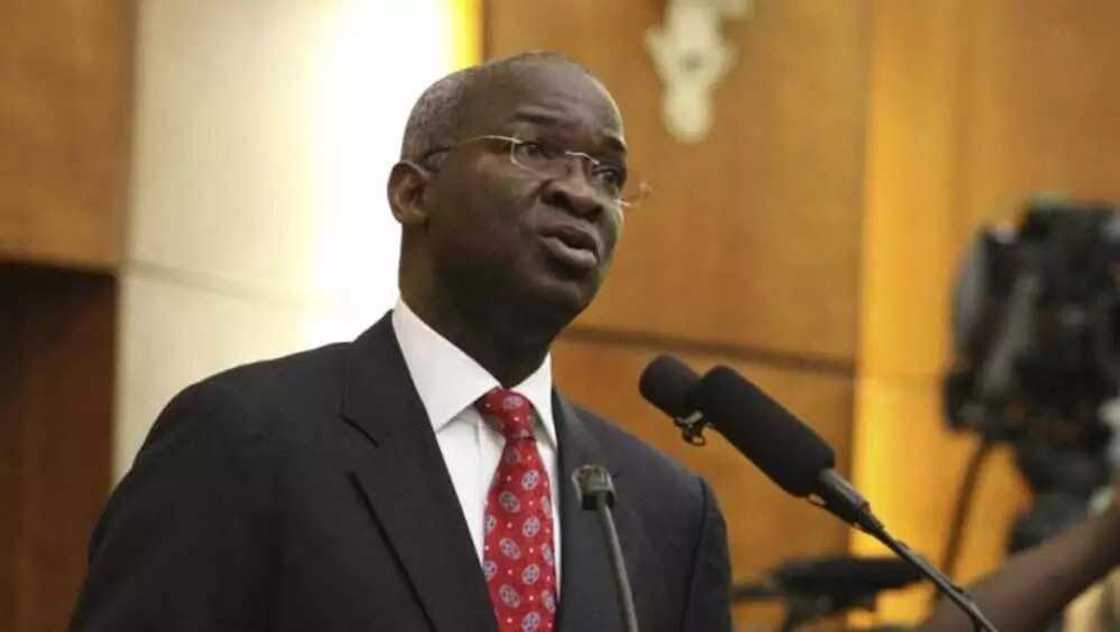 Muje zuwa: Fashola yayi alƙawarin gyara gadar Mowo da ta ruguje cikin awa 72h Muje zuwa: Fashola yayi alƙawarin gyara gadar Mowo da ta ruguje cikin awa 72h