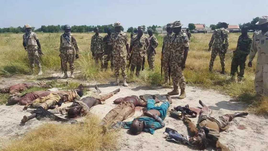 4 soldiers die in Boko Haram ambush, 6 insurgents arrested 4 soldiers die in Boko Haram ambush, 6 insurgents arrested