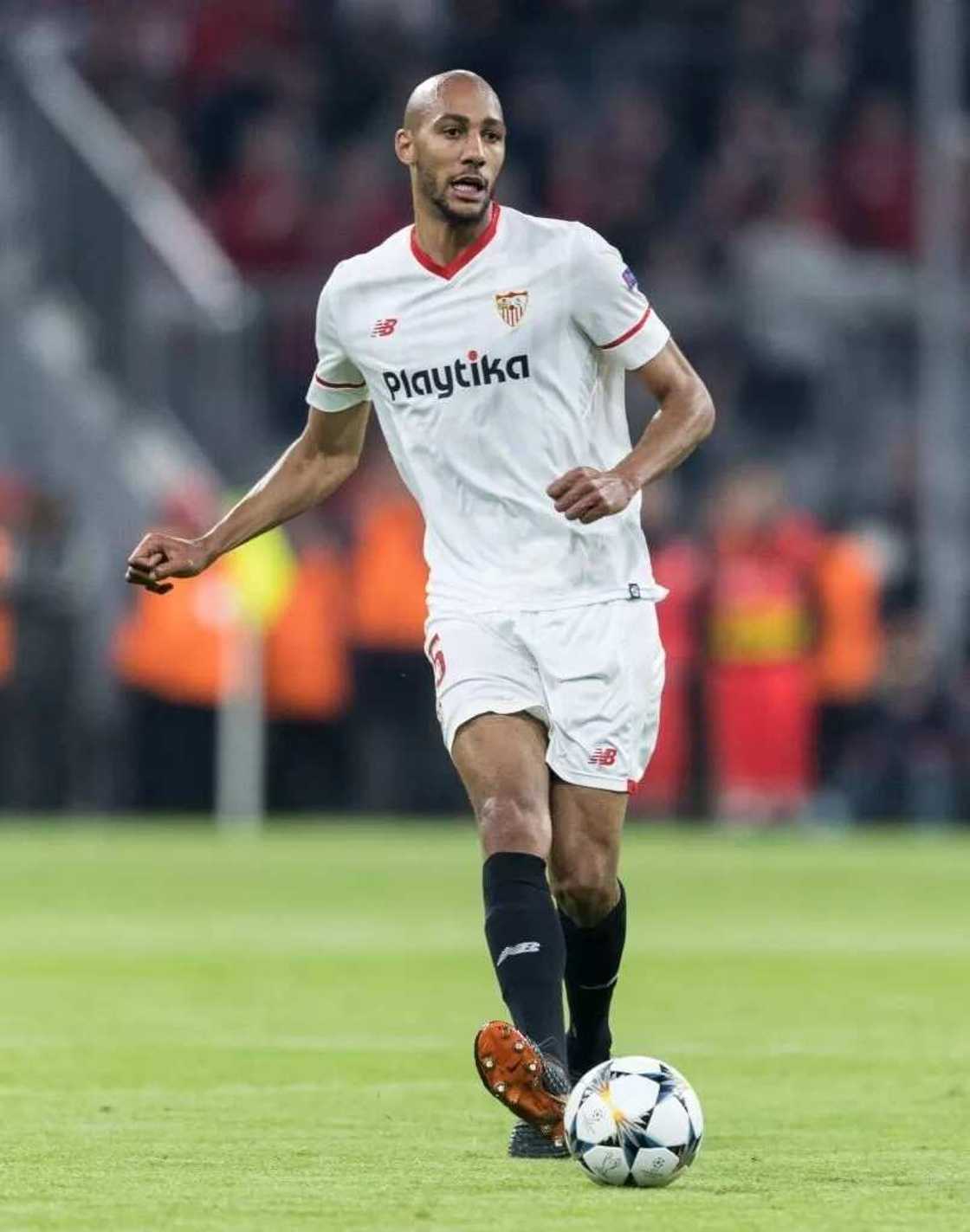 Arsenal in talks with Sevilla over £35m buy-out deal for Steven N’Zonzi Arsenal in talks with Sevilla over £35m buy-out deal for Steven N’Zonzi