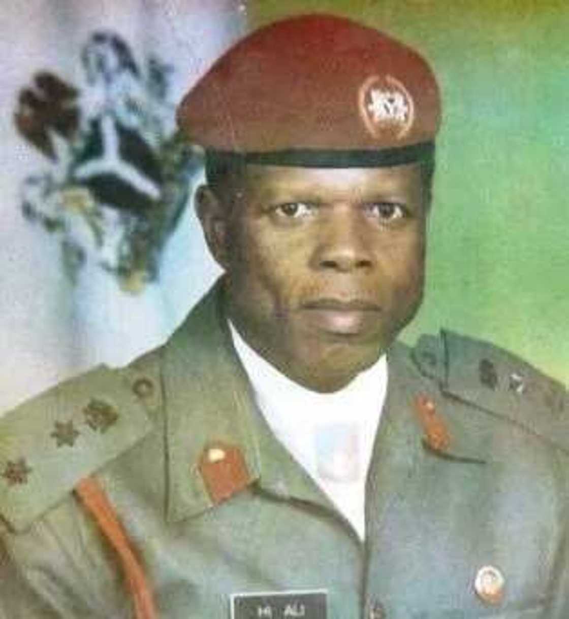 Abin da ya sa Hamid Ali ba zai sa rigar kwastam ba Abin da ya sa Hamid Ali ba zai sa rigar kwastam ba