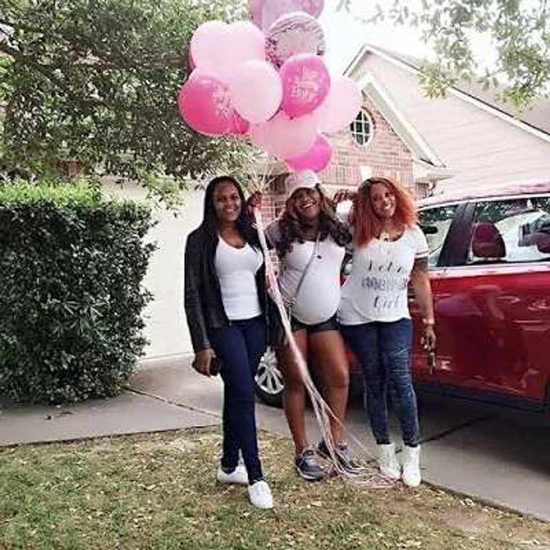 Uche Elendu looks radiant during baby shower Uche Elendu looks radiant during baby shower