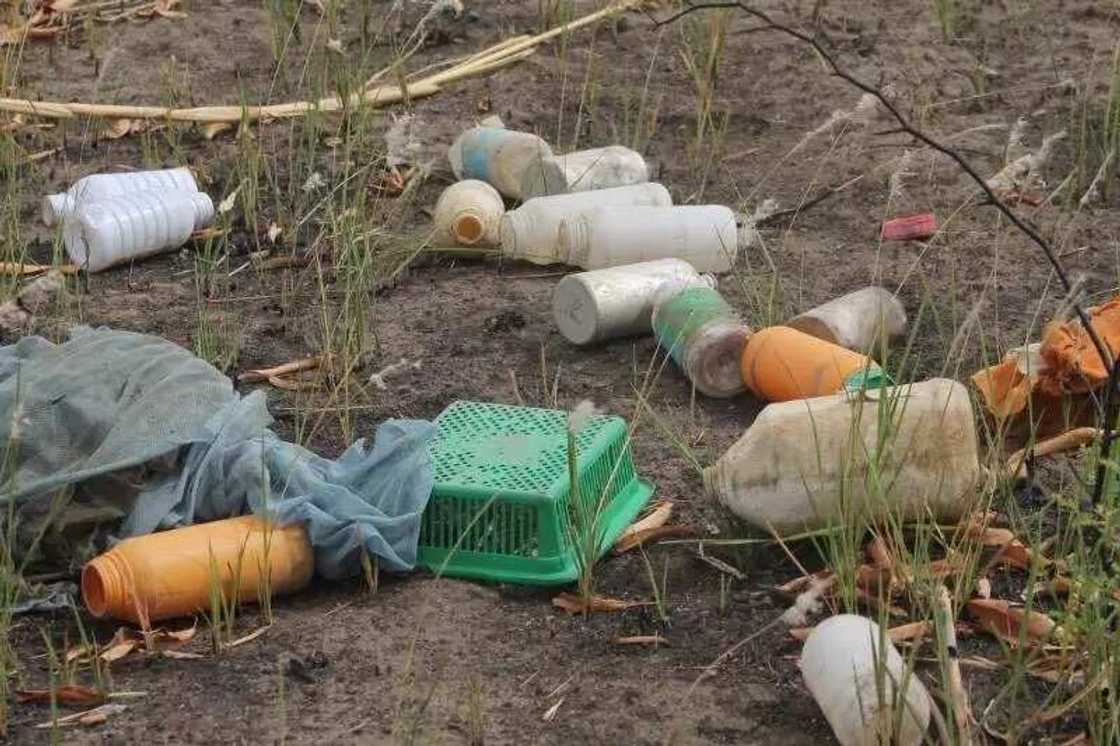 Soldiers kill 6 Boko Haram terrorists, arrest their logistics supplier (photos) Soldiers kill 6 Boko Haram terrorists, arrest their logistics supplier (photos)