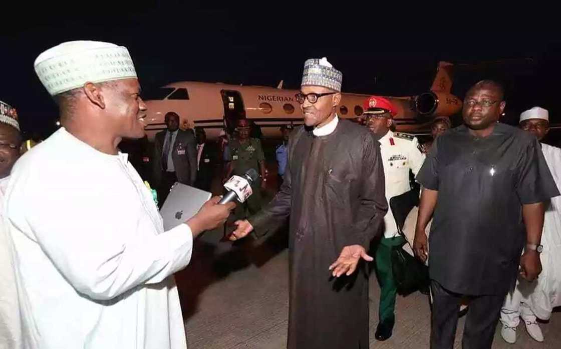 Breaking: President Buhari arrives in Abuja Breaking: President Buhari arrives in Abuja