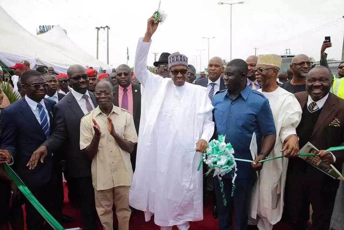 Shugaban kasa ya kaddamar da ayyuka a jihar Edo (Hoto) Shugaban kasa ya kaddamar da ayyuka a jihar Edo (Hoto)