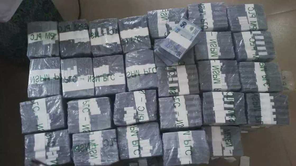 BREAKING: EFCC intercepts cash at Kaduna airport BREAKING: EFCC intercepts cash at Kaduna airport