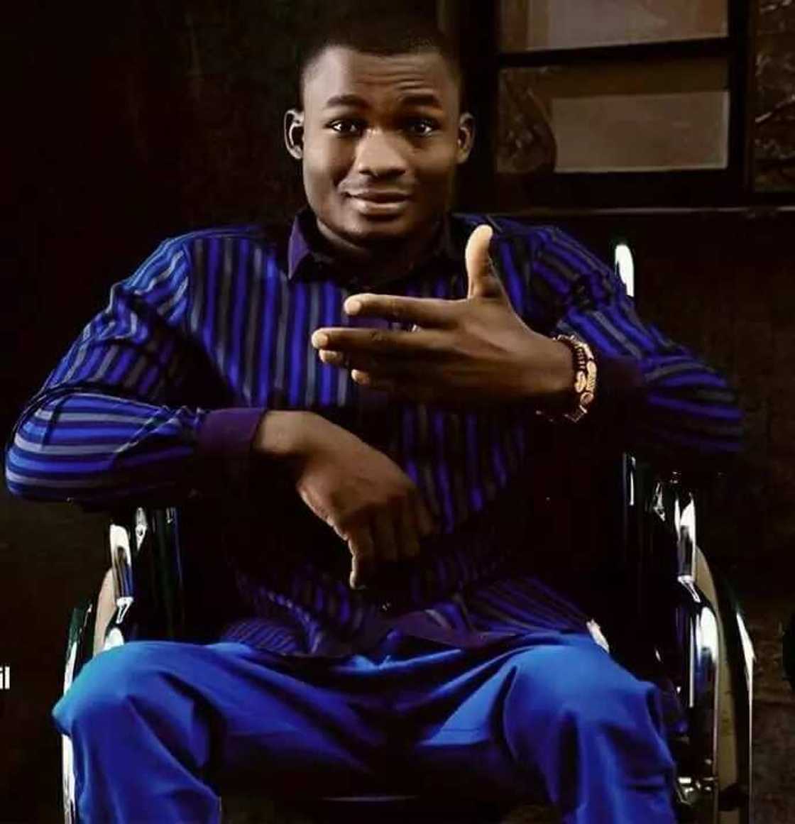 Crippled man makes shoes in Benue to earn a living (Photos) Crippled man makes shoes in Benue to earn a living (Photos)