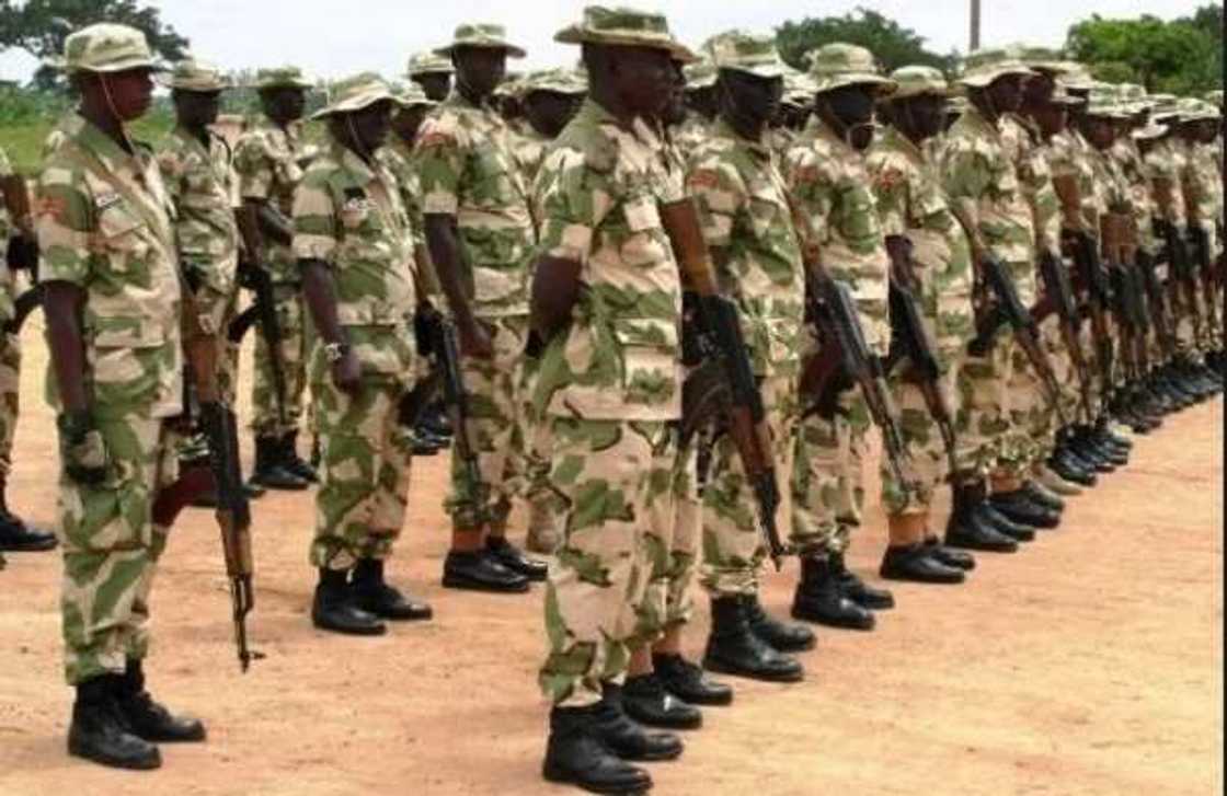 Yanzu-Yanzu: Sojoji sun zagaye wani kauye a Bayelsa sakamakon kisan soja da suka Yanzu-Yanzu: Sojoji sun zagaye wani kauye a Bayelsa sakamakon kisan soja da suka