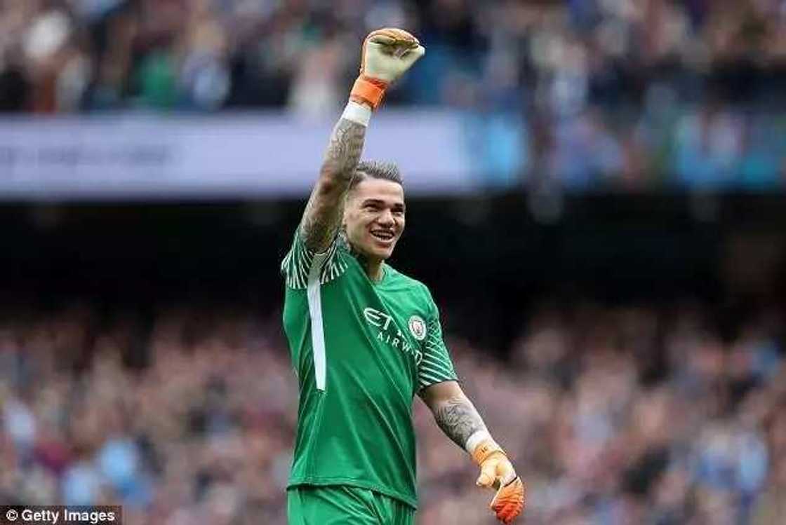 Jerin sunayen masu tsaron raga 5 da suka fi tsada a Duniya baki daya (Hotuna) Jerin sunayen masu tsaron raga 5 da suka fi tsada a Duniya baki daya (Hotuna)