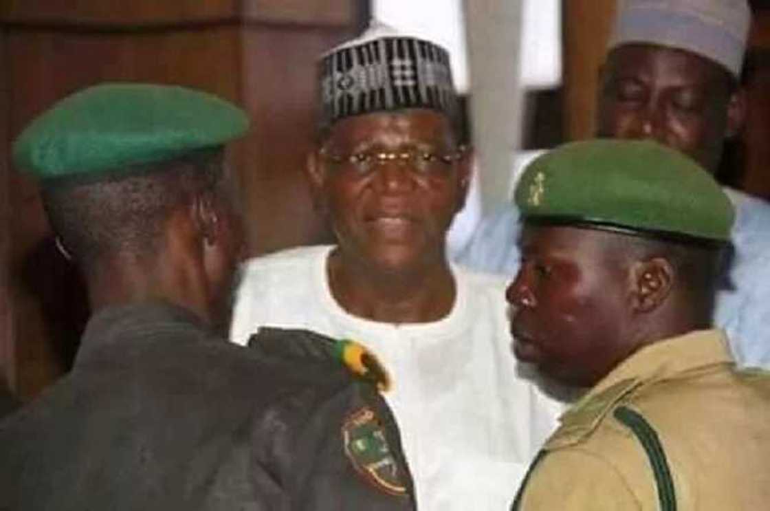 EFCC ta gabatar da shaidu 18 a shari’ar Sule Lamido da yayansa EFCC ta gabatar da shaidu 18 a shari’ar Sule Lamido da yayansa