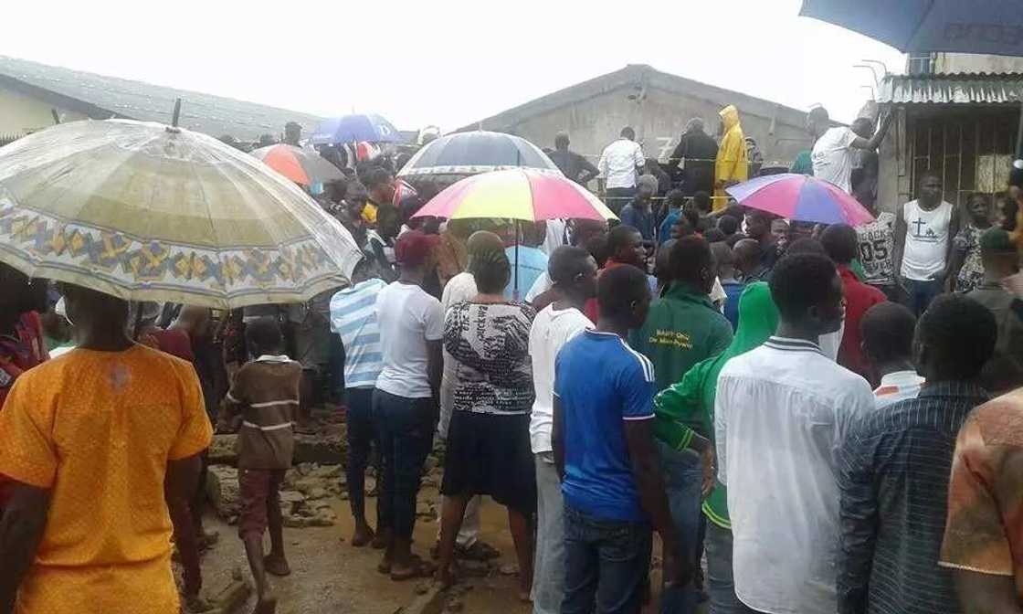 2 killed in building collapse at Meiran 2 killed in building collapse at Meiran