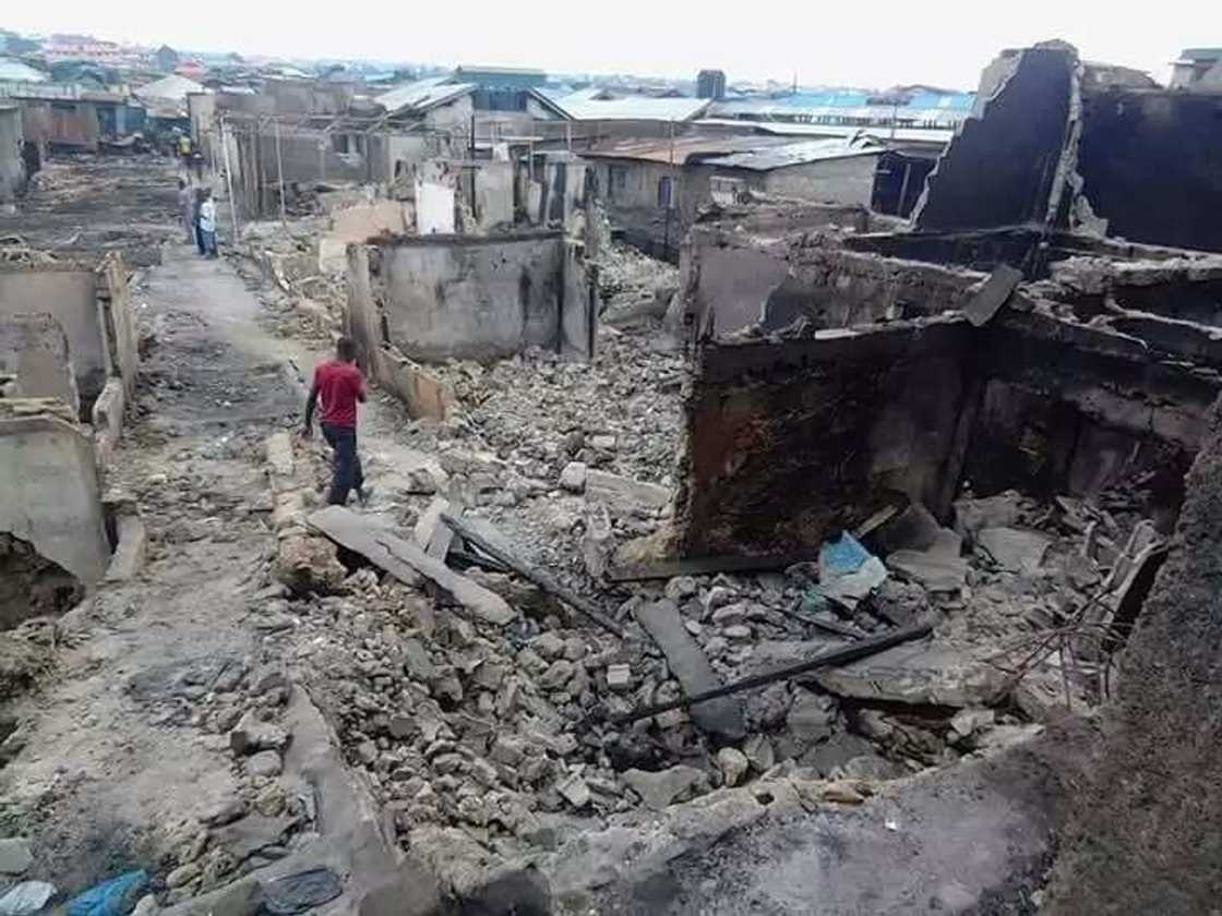 Kalli yadda mummunar gobara ta mayar da kasuwar Hausawa ta Mile 12 a Legas Kalli yadda mummunar gobara ta mayar da kasuwar Hausawa ta Mile 12 a Legas