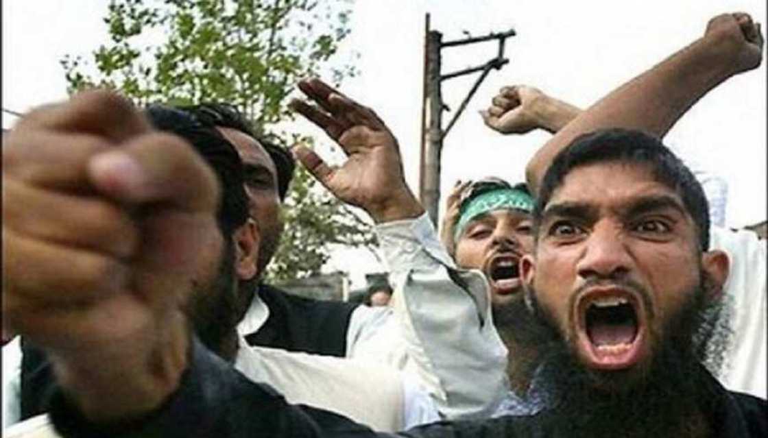 Masu zafin kishin Islama a Pakistan na neman sai an kashe musu wata baiwar Allah, ko me tayi? Masu zafin kishin Islama a Pakistan na neman sai an kashe musu wata baiwar Allah, ko me tayi?