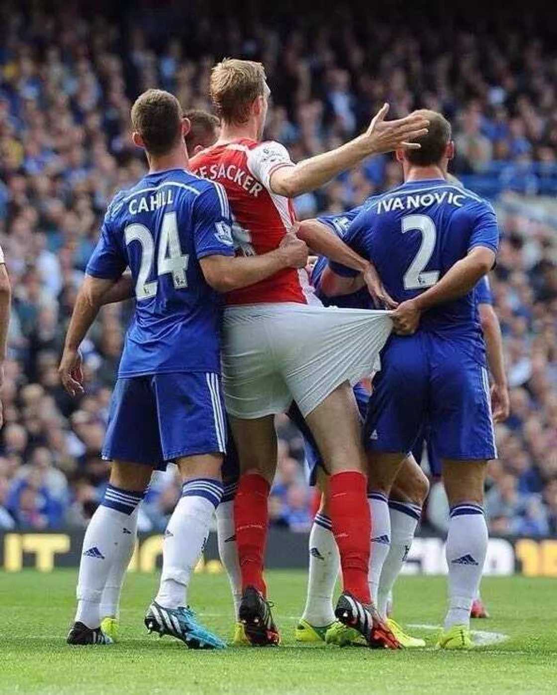 Eden Hazard yayi magana game da ‘yan uwan sa Eden Hazard yayi magana game da ‘yan uwan sa