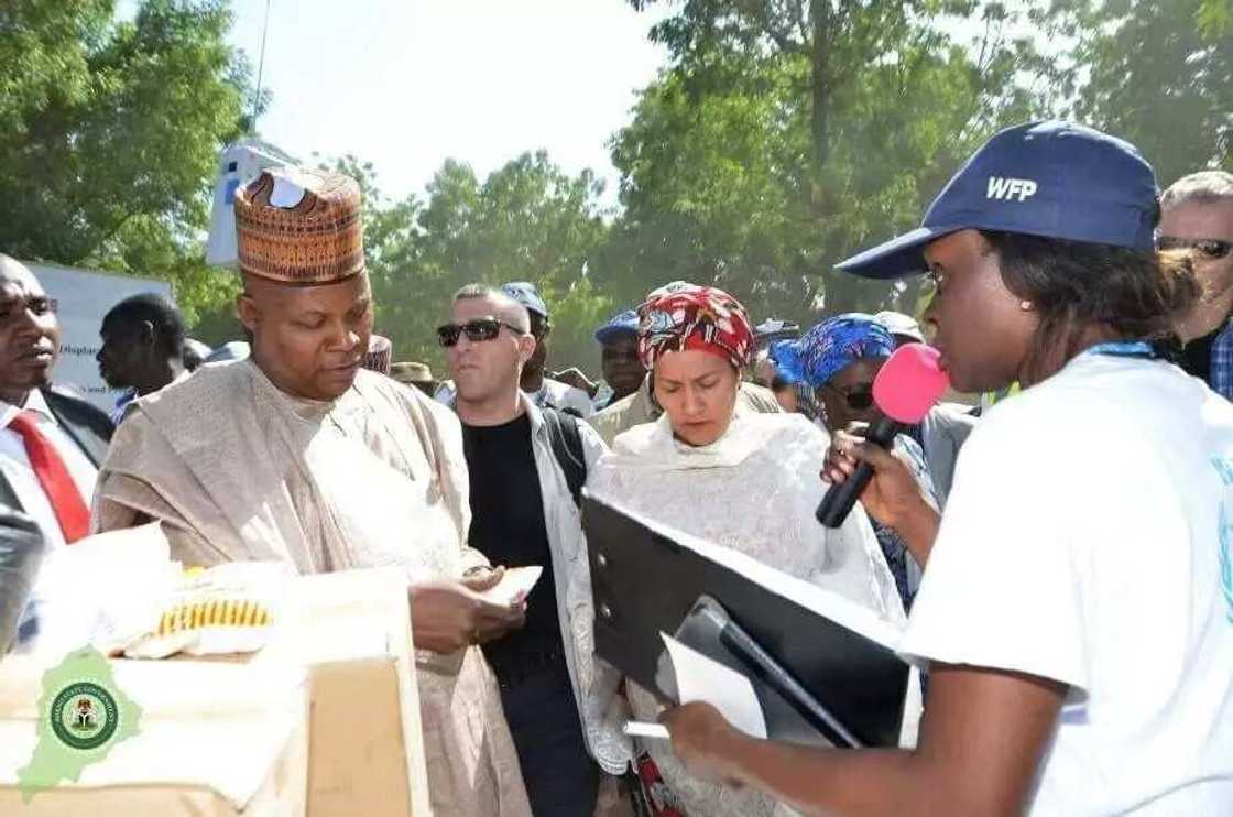 Boko Haram: Mataimakiyar sakataren Majalisar Dinkin Duniya Amina Mohammed ta ziyarci garin Bama (hotuna) Boko Haram: Mataimakiyar sakataren Majalisar Dinkin Duniya Amina Mohammed ta ziyarci garin Bama (hotuna)