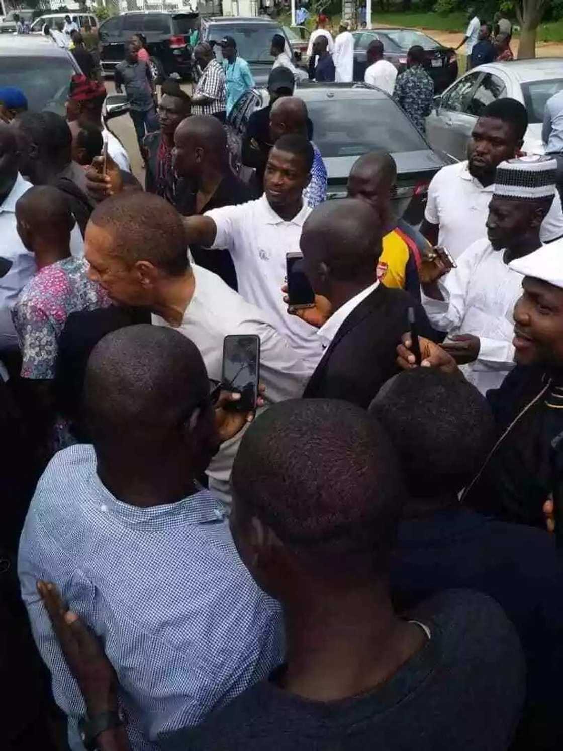 Majalisar dattawa bazata samu zaman lafiya ba har sai tsoffin gwamnoni sun daina mayar da ita gidan ritaya – Donald Duke Majalisar dattawa bazata samu zaman lafiya ba har sai tsoffin gwamnoni sun daina mayar da ita gidan ritaya – Donald Duke