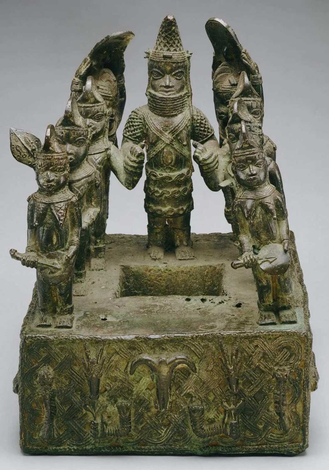 Queen Mother and attandants (Benin)