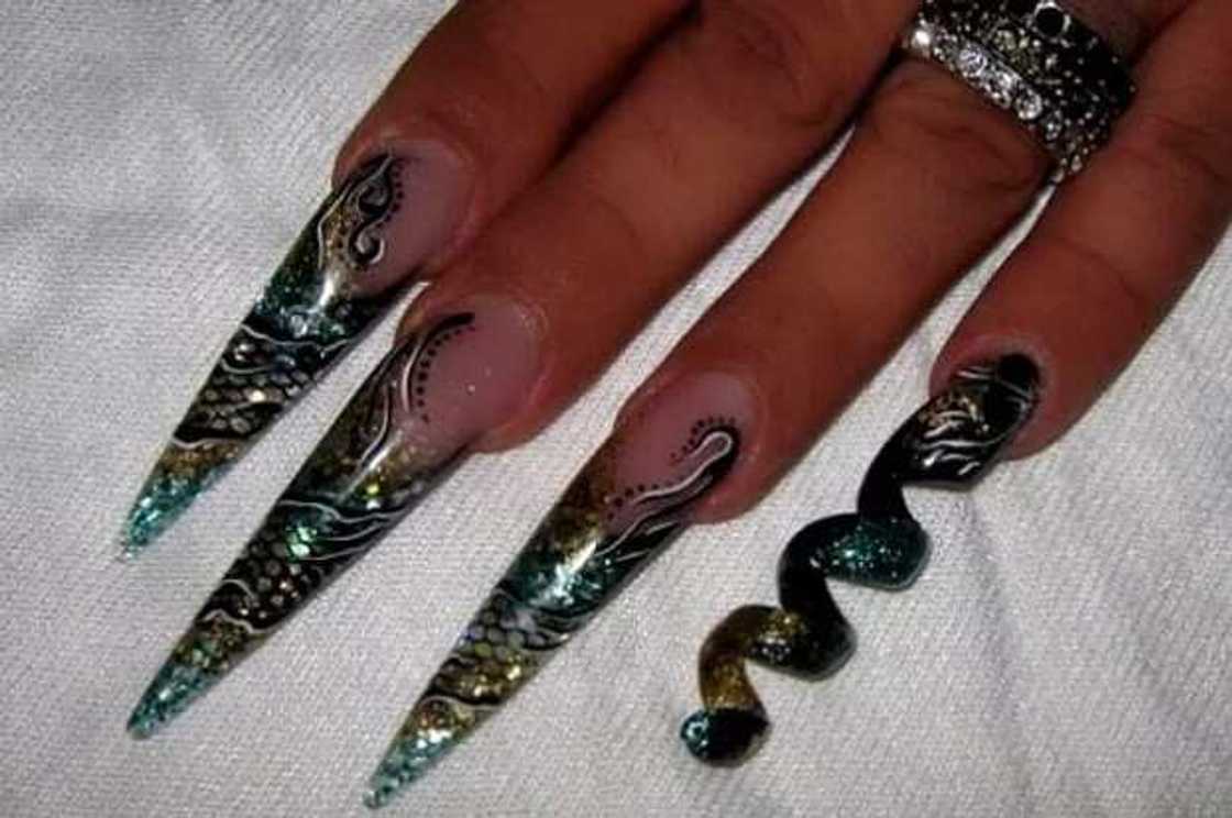 Odd nail art Odd nail art