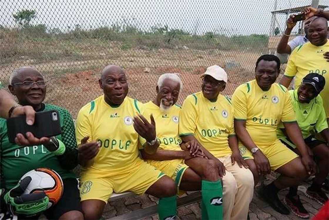 Yadda shugabannin Najeriya motsa jikinsu (hotuna) Yadda shugabannin Najeriya motsa jikinsu (hotuna)