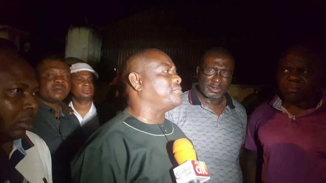 Wike blocks DSS attempt to arrest Judge in Rivers (PHOTOS) Wike blocks DSS attempt to arrest Judge in Rivers (PHOTOS)