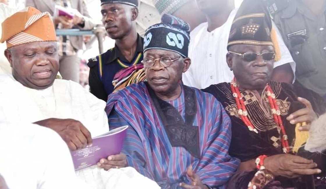 Sarakuna tsamo-tsamo a siyasa, an jiyo wani babban sarki yana kira da ayi Buhari a jiharsa Sarakuna tsamo-tsamo a siyasa, an jiyo wani babban sarki yana kira da ayi Buhari a jiharsa