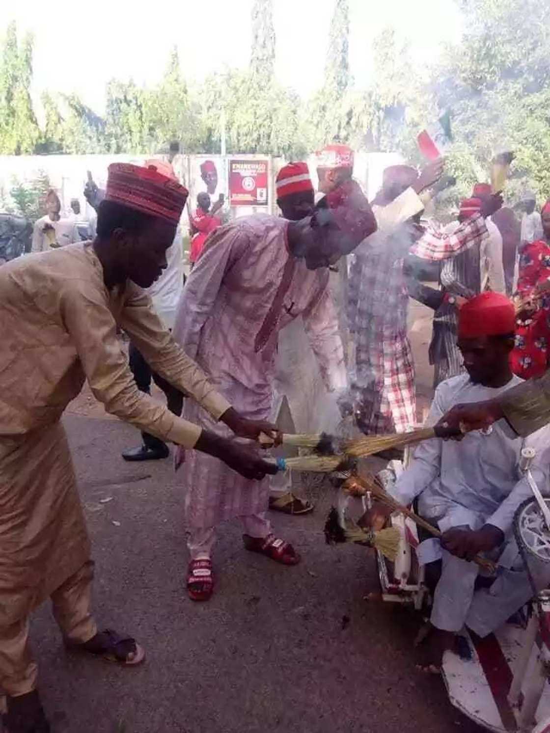 Dawo-dawo: An yi bikin jar hula bayan Sanata Kwankwaso ya dawo PDP Dawo-dawo: An yi bikin jar hula bayan Sanata Kwankwaso ya dawo PDP