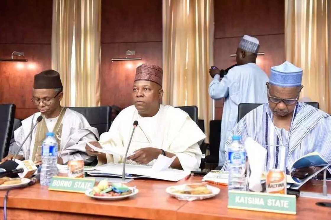 Labari cikin Hotuna: Gwamnonin Arewa yayin da suke gudanar da taro kan tashe tashen hankula da ya addabi yankin Labari cikin Hotuna: Gwamnonin Arewa yayin da suke gudanar da taro kan tashe tashen hankula da ya addabi yankin